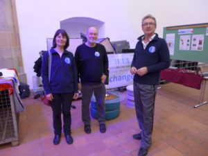Anette, Wolfgang und Roger auf dem Infostand der Nachhaltigkeitsmesse "2. Chance"